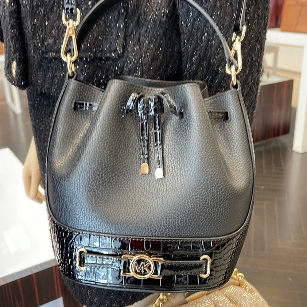 MICHAEL KORS 
Reed Medium Pebbled Leather Belted Bucket Messenger Satchel Crossb - Picture 16 of 16